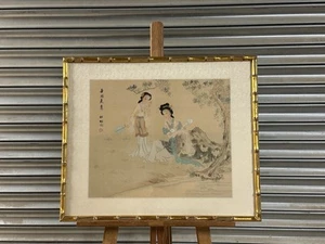 Schönes altes chinesisches Gemälde auf Seide von zwei Damen - vergoldeter Bambusimitatrahmen - Bild 1 von 15