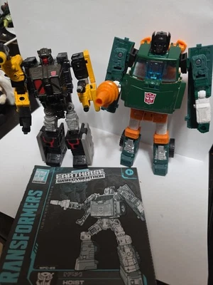  War For Cybertron Earthrise Deluxe Class Hoist And Ironworks Both Complete - Image 1 of 4
