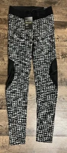 NWT Womens Nike Pro Hyperwarm Tight Fit Warming Full Length Leggings - Size S - Picture 1 of 7
