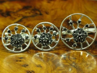 925 Argento Sterling Set Gioielli Anello Rg 58 & Orecchini con Onice Ricoperto - Immagine 1 di 3