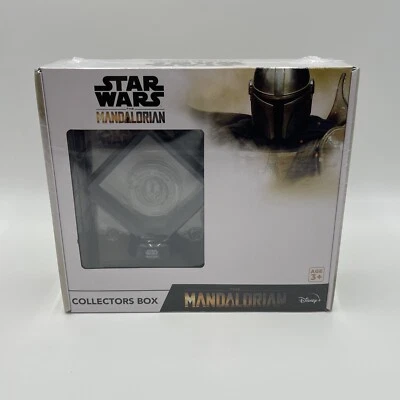 Caja Coleccionistas Star Wars The Mandalorian - Gorro Calcetines Moneda Calcomanía Llavero Foto 1 de 4