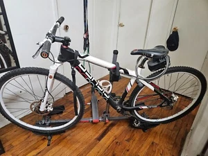 fix gear bike & Yakima HoldUp +2 Hitch Bike Rack - - Picture 1 of 14