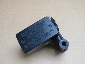 Suzuki GSX-S750 Z AM1 2021 21,856 miles front brake master cylinder (15216) - Picture 1 of 7