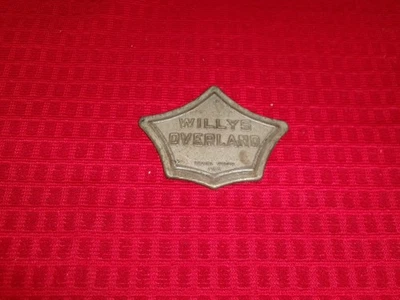 VINT. EMBLEMA METÁLICO AUTOMÁTICO WILLYS/OVERLAND AÑOS 20 - 2 1/2 X 4 PULGADAS Foto 1 de 2