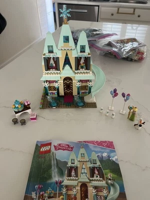 LEGO Disney: Arendelle Castle Celebration 41068 (PIEZAS FALTANTES, SIN CAJA) Foto 1 de 4