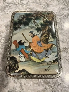 Vintage chinesische Blechdose tolle Grafik hergestellt in Hongkong 7,5 Zoll - Bild 1 von 4