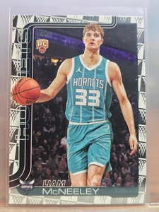 2025 Topps Liam McNeely Season Tip-Off Rookie RC Parallel – Hornets - Picture 1 of 2