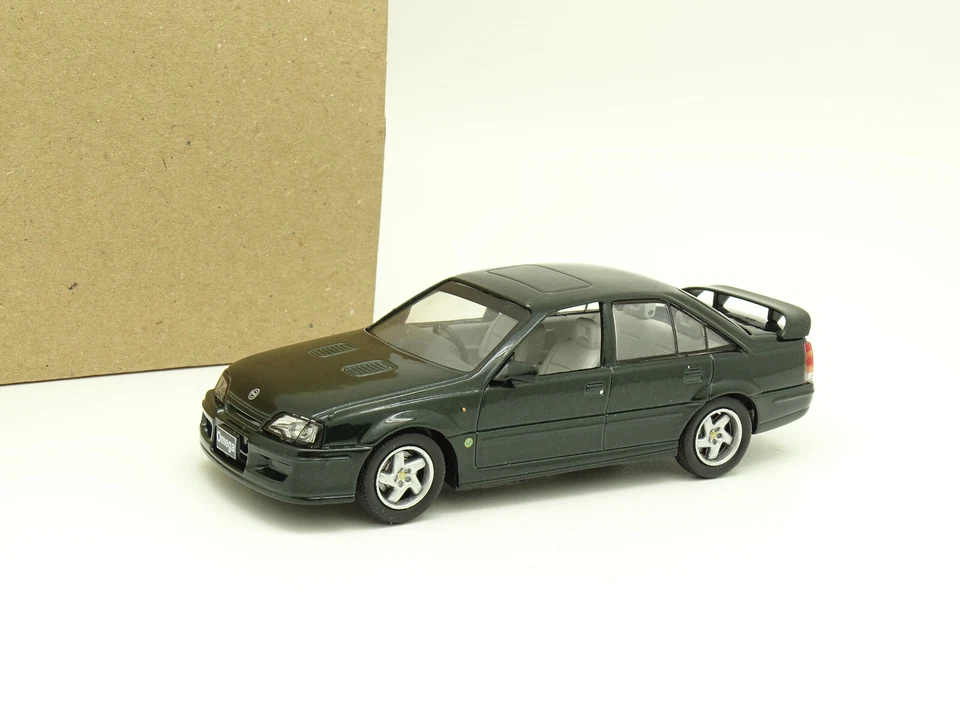 IXO Sb 1/43 - Vauxhall Opel Lotus Omega Green 1988 - Image 1 of 1