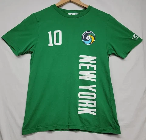 Umbro NEW YORK NY COSMOS GRAPHIC Soccer Jersey T-Shirt Fotball Men Sz M USA NYC Cover
