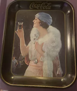Vintage 1973 Coca Cola Tablett 20er Jahre Flapper Girl 1925 Reklame Dose - Bild 1 von 4