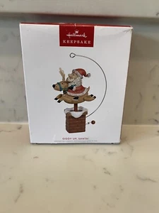 2022 HALLMARK GIDDY UP, SANTA! ADORNO DE GUARDERÍA - Imagen 1 de 4