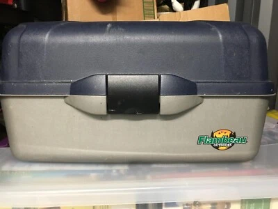 Flambeau Exterior Clásico Serie 3 Bandejas Divisores PESCA Aparejos Caja Gris y Bage Foto 1 de 4