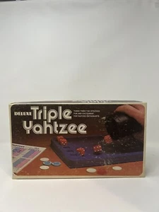 DELUXE TRIPLE YATZEE Milton Bradley 1978 completo - Foto 1 di 8