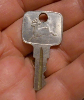1 Vintage Original JD John Deere Mower Tractor Agriculture Heavy Equipment Key - Image 1 of 3