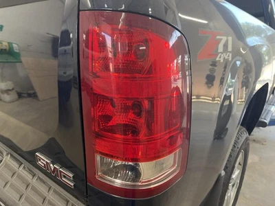 二手右尾灯总成适合:2010 年 Gmc Sierra 1500 拾音器带盒 — 第 1/4 张图片