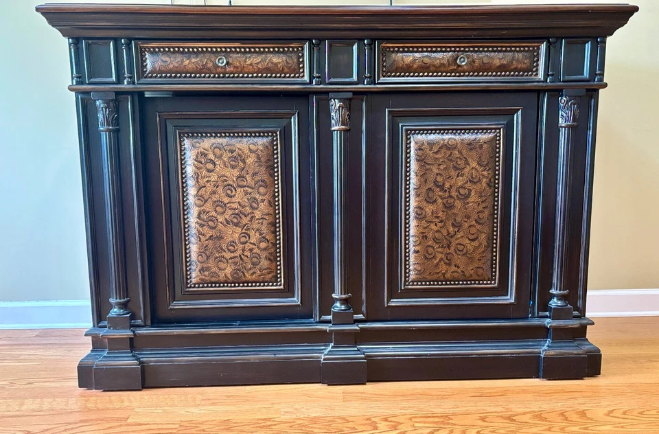 Console de entretenimento Hooker Furniture Grand Vista modelo #52855489 descontinuado - Imagem 1 de 1