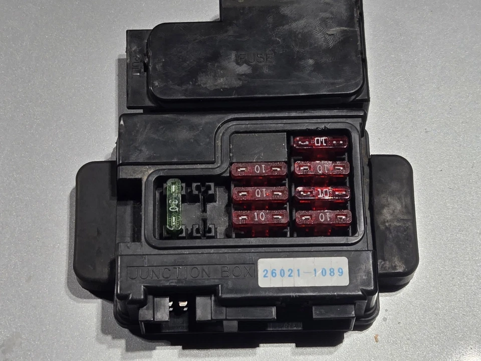 96-04 KAWASAKI VULCAN 1500 VN1500D CAIXA DE RELÉ DE FUSÍVEIS FABRICANTE DE EQUIPAMENTO ORIGINAL 26021-1089  - Imagem 1 de 4