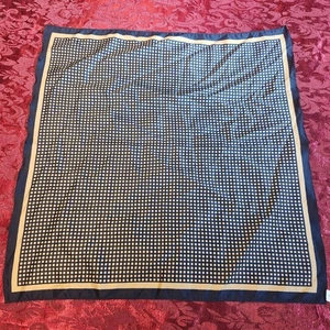 Casual Corner Blue + Beige Geometric Square Pattern 100% Polyester Bandana 20" - Picture 1 of 8