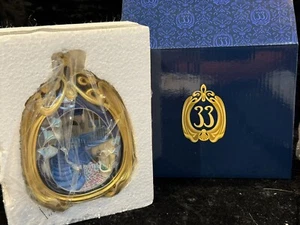 Club 33 seltene OVP Disneyland Holiday Ornament Hof der Engel beleuchtete Treppe MIB - Bild 1 von 5