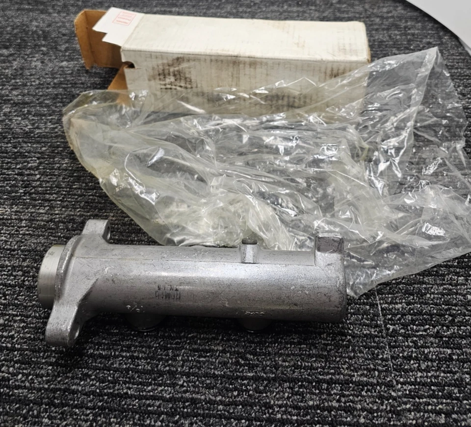 Cilindro maestro de freno para Ford F250 F-350 99-04 10-2885 Foto 1 de 4