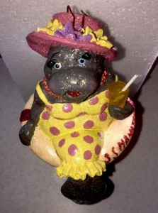 De colección Diciembre Diamantes Maisie SS Manatí Ornamento NUEVO Primera Edición  - Imagen 1 de 8