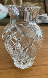 Crystal Vase 24% Lead Hand Cut Poland Scalloped Beautiful Detail! 7X5 - Picture 1 of 5