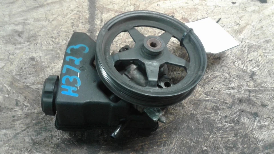 Bomba de dirección asistida usada se adapta a: Saturn Relay SV6 2005 grado A Foto 1 de 4