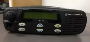 Motorola CDM1250 Mobile Radio VHF, 40W, AAM25KKD9AA2AN, PROGRAMMAZIONE GRATUITA - Foto 1 di 9