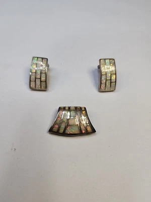 NF Ópalo de plata esterlina? Pendientes y colgante con clip Huggie con incrustaciones  Foto 1 de 4