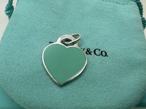 Charm grande Return to Tiffany & Co argento sterling smalto blu cuore - Foto 1 di 7