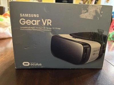 AURICULARES DE REALIDAD VIRTUAL SAMSUNG GEAR VR alimentados por OCULUS (SM-R322) Caja abierta Foto 1 de 4