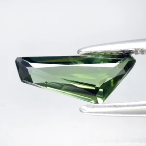 💎 0.76ct VS Fancy Natural Green Sapphire - Unheated, Australia Gemstone - Picture 1 of 4