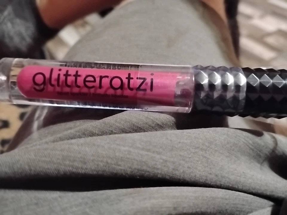 Hard Candy Glitteratzi Press & Play Glitter Reveal Lipcolor