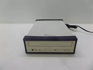 Plextor PlexWriter 24/10/40U PX-W2410TU Externes SCSI CD-RW Laufwerk - Bild 1 von 7