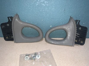 00 01 02 03 04 05 06 Cheverolet Tahoe Yukon rear seat roof grab handles both - Picture 1 of 5