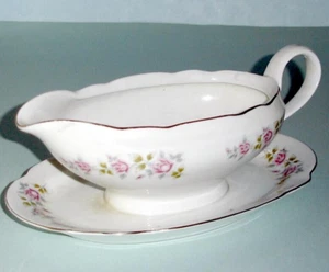 Vintage Cmielow Poland Bella Rose China Gravy Sauce Boat with Oval Stand - Picture 1 of 2
