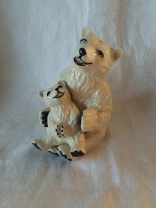 Vintage Keramik Kunst Studio Mama Bär hält Jungtier Baby Salz & Pfefferstreuer - Bild 1 von 8