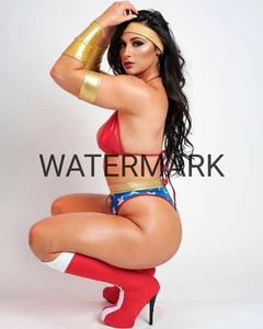 FOTO 8x10 de Megan Bayne AEW Sexy Superwoman Juegos con disfraces - Imagen 1 de 1
