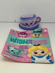 PELUCHE DE LOS PARQUES DE DISNEY *TAZA DE TÉ PÚRPURA* FIESTA DE TÉ LOCO DESEOS ALICIA EN EL PAÍS DE LAS MARAVILLAS - Imagen 1 de 2