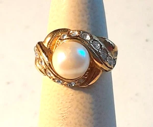 Vintage Avon Simulated Pearl & Crystal Cocktail Ring Gold Tone Sz 4.75 - Picture 1 of 12