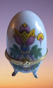 CERAMIC EGG TRINKET BOX GOLD TONE TRIM AND FOOTED HINGED 4" TALL - Picture 1 of 5