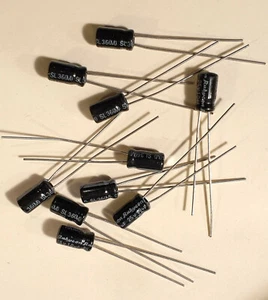 LOT DE 10 CONDENSATEURS 10 µF - 25 Volts SORTIES RADIALES - Picture 1 of 1