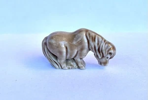 Wade Rose Tea Whimsies England Miniatur Figur grasender Esel Pferd Pony - Bild 1 von 5
