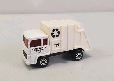 Matchbox Refuse Truck No. 36 Metro DPW Unit 17 White Diecast Sams Club Rare - Image 1 of 4