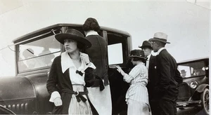 um 1916 Foto Mansfield Ohio Damen & Herren Automobil Oldtimer Antik - Bild 1 von 3