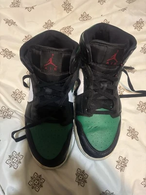 Air Jordan Retro 1 Size 7 Youth 554725067 - Image 1 of 4