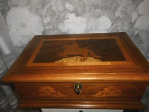 Schatulle,kleine Truhe,Kiste Nussbaum mit Intarsien um 1800 - Picture 1 of 9