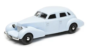 1934 Duesenberg sedan by AH Walker (open lights) in 1:43 scale by Esval Models - Picture 1 of 7