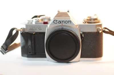 Canon AV-1 AV1 FD 35mm Película Analógica SLR Cámara Funciona Sin Chirridos Necesita Sellos Nuevos Foto 1 de 4