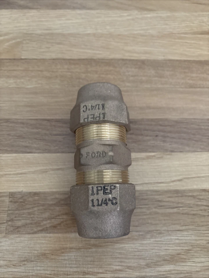 1-1/4 in. x 1-1/4 in. PEP to CTS Ford Meter Quick Joint Compression Coupling - Image 1 of 1